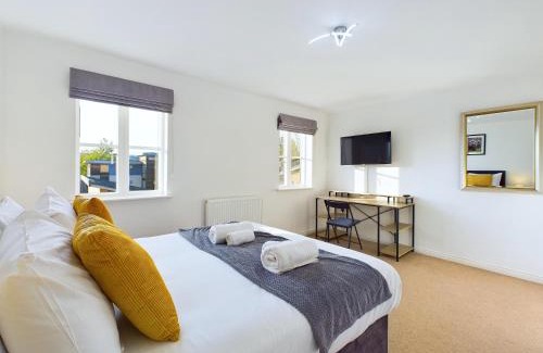 Cheltenham House | Signature Stays Accommodation - Cheltenham - Large 4 Bed House With Parking - Racecourse Accommodation