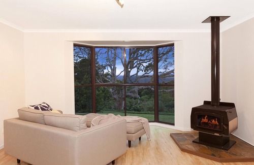 Montville House | Silver Ash Escape - Your Next Getaway to The Rolling Hills of Montville