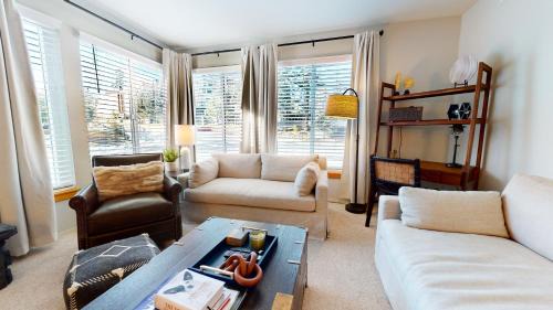 Mammoth Lakes Apartment | Silver Bear #21 condo