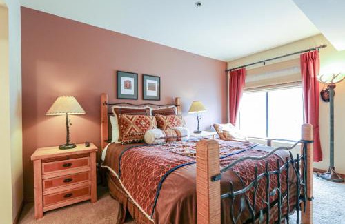 Mammoth Lakes Apartment | Silver Bear #22 condo