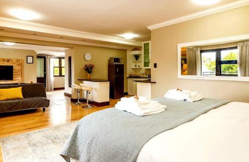 George Apartment | Silver Guest Studio