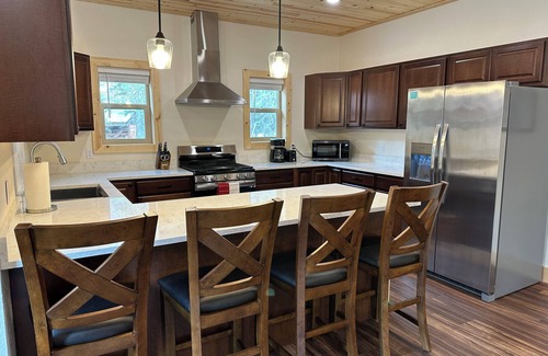 Cooper Landing House | Silver Salmon Cabin - Modern Vacation Home at Eagle Landing Resort