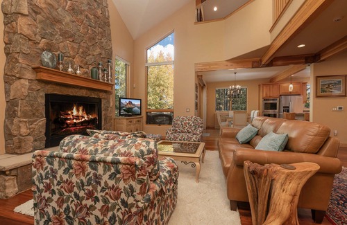 The Reserve House | Silverbell Chalet: Private Hot Tub, Mountain Views