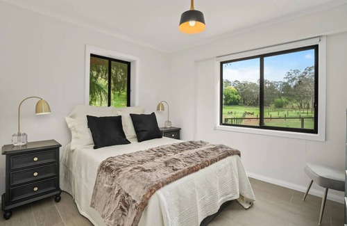 Exeter Cottage | Silverhill - where bushland and horses are at your back door.