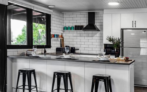 Carrickalinga House | Silvers Anchor 2 Bennett Street