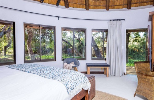 Thorny Bush Game Reserve Cabin | Simbavati Amani
