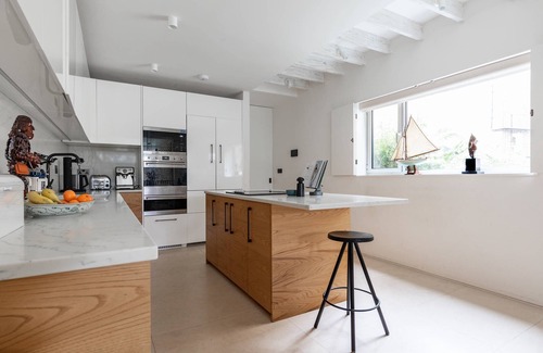 Pembridge Apartment | Simon Close by onefinestay