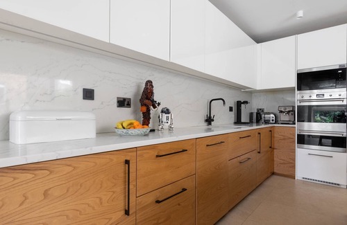 Pembridge Apartment | Simon Close by onefinestay