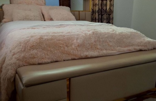 Roman Ridge Bed & Breakfast | Simple and elegant roomn