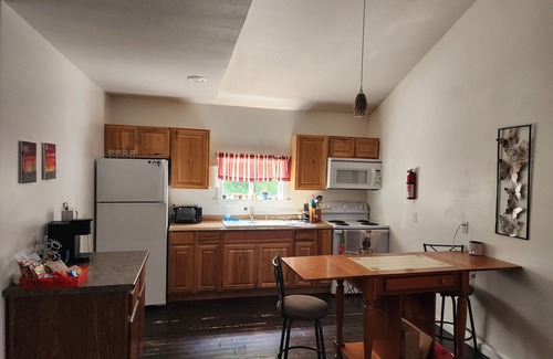 Brewer Apartment | Simple, pet-friendly 2-bedroom apartment close to downtown and Umaine