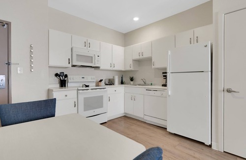 Far North Central Apartment | Simplicity At the Rim 1119 I Spacious 1 Bed 1 Bth
