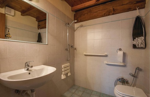 Pratovecchio Apartment | Simply and practically furnished apartment 2 km above Pratovecchio.