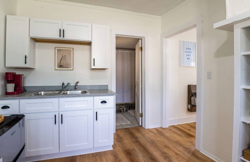 Sandusky Apartment | Simply Kelleys Resort -The Great Escape West- charming and renovated 2-bed!