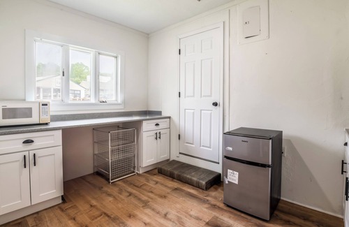 Sandusky Apartment | Simply Kelleys Resort -The Great Escape West- charming and renovated 2-bed!