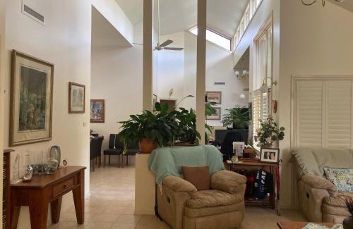 Swan Hill House | Single Bed's Suit Business Travellers