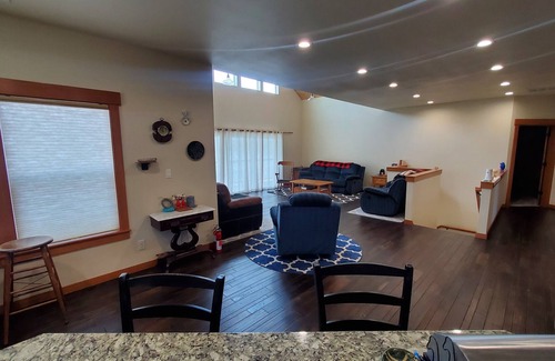 Eatonville House | Single Bedroom at the Lake Cabin, wake up with the best view of Mt. Ranier