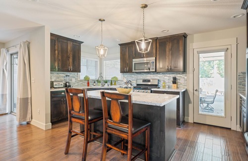 Bull Mountain House | Single Family Home 5Bed & 3Bath Multi-Gen Friendly Fenced Yard, Pets Welcome