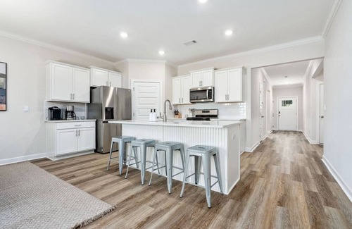 Auburn - Opelika House | Single-Level 4BR Home with Lake Views & Pool Access