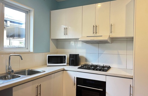 Altona House | Single-level home with Victorian style furniture in Altona, close to trains