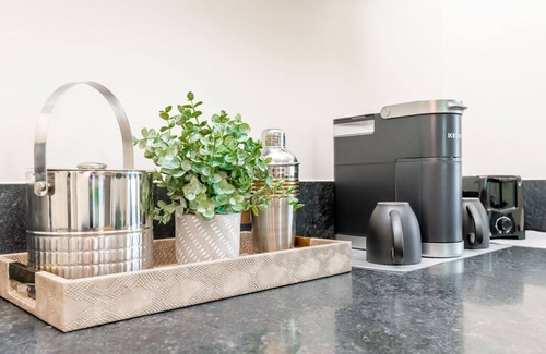 East Market District Apartment | Single Malt @Tartan House Lux King Studio Sleep 4