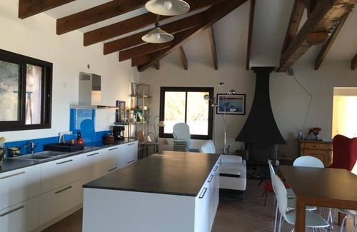 Portigliolo House | Single-storey villa, sea view, swimming pool, 5 minutes from beaches, peaceful setting.