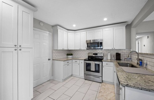 South Riverside House | Single Story 4 Bedroom Home Near Downtown Jax