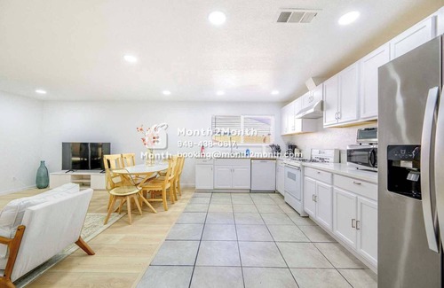 Southwestern Sacramento House | Single-Story family|Spacious Backyard for Pets|Cozy 4B2B|Newly Renovated #42372