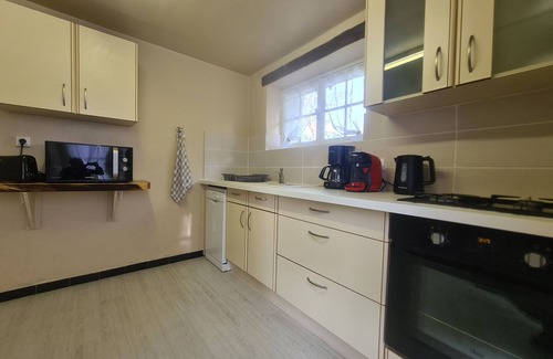 Migne Cottage | Single-story house with pond, linens and cleaning included