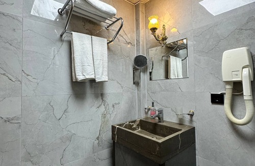 Mezetli Hotel | sio otel