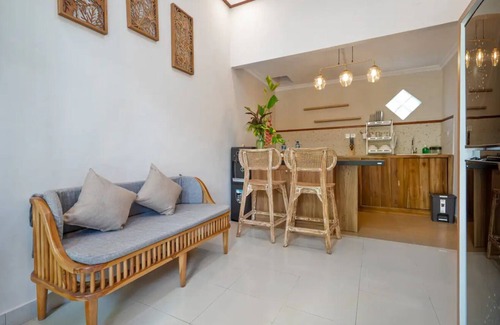 Pengosekan House | Sip coconuts in style 5-min from Ubud center