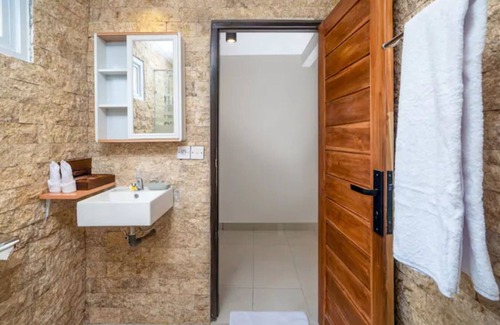 Pengosekan House | Sip coconuts in style 5-min from Ubud center