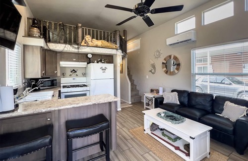 Parker Strip Bed & Breakfast | Siren's Adventure Riverfront Cottage! River Lodge NB31