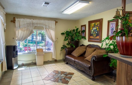 Weed Hotel | Sis Q Inn