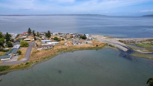 Coupeville House | Sisters by the Sound by AvantStay Beach Access