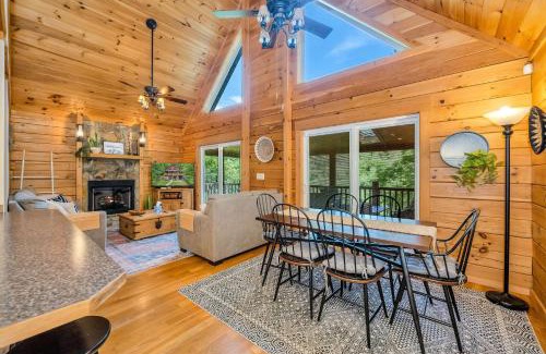 Grassy Creek House | Sit n Ponder Dog-Friendly Log Cabin with Views