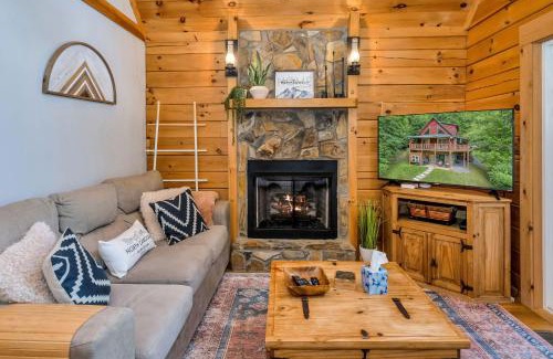 Grassy Creek House | Sit n Ponder Dog-Friendly Log Cabin with Views