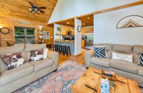 Grassy Creek House | Sit n Ponder Dog-Friendly Log Cabin with Views