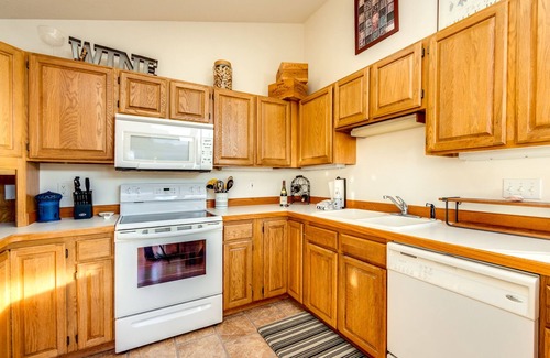 Manzanita House | SITKA HOUSE MCA1354-Across from beach, Hot tub, 5 bdrm/3bth,oceanview,dogs ok