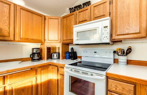 Manzanita House | SITKA HOUSE MCA1354-Across from beach, Hot tub, 5 bdrm/3bth,oceanview,dogs ok
