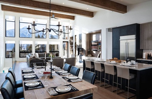 Revelstoke House | Sitka Spruce Mountain Chalet