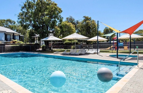 Broadwater Villa | Sixteen at Cape View Escapes - perfect for couplles and families!