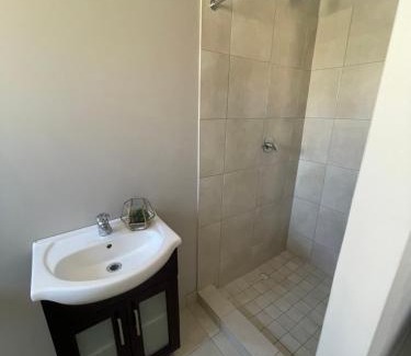 Cape Town Apartment | Sixth Avenue Residence Halaal Accommodation Cape Town