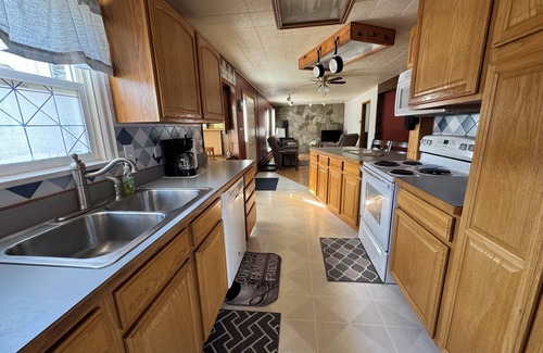 Santa Rita House | Sixty minutes to Glacier Park! Family friendly house.