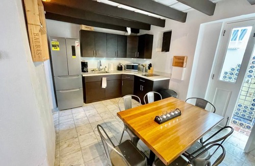 Puerta de Tierra House | SJC-Iconic Spanish two bedrooms for 5 guest