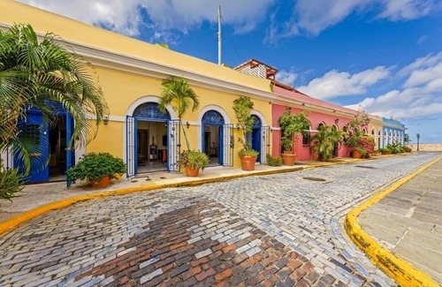 Puerta de Tierra House | SJC-Iconic Spanish two bedrooms for 5 guest