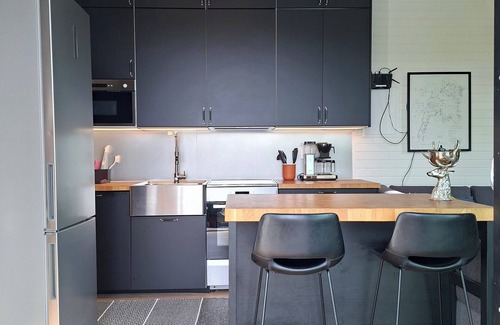 Sandviken Cottage | Sjöhuset - boats, beach, sauna, jetty and barbecue!