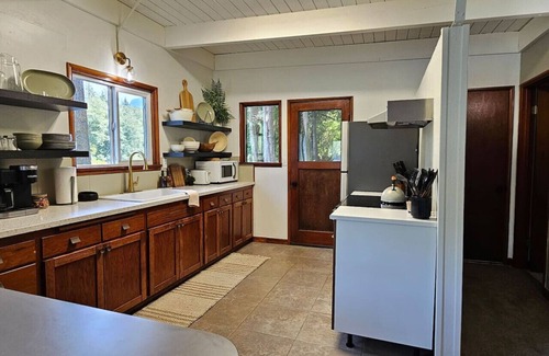 Marblemount House | Skagit Riverhouse Retreat- Dogs welcome