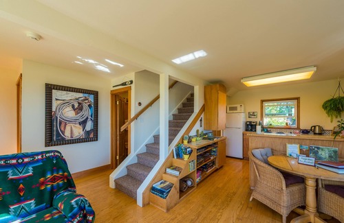 Mount Vernon Cabin | Skagit Valley Farmland View Cabin