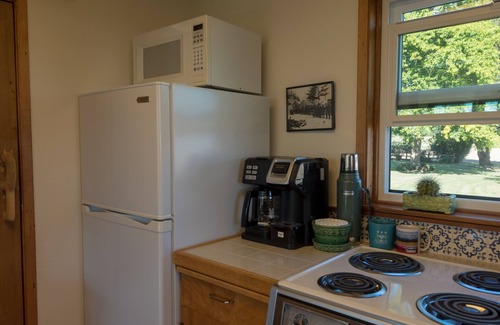 Mount Vernon Cabin | Skagit Valley Farmland View Cabin