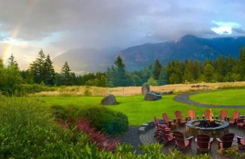 Stevenson House | Skamania Lodge! Pet Friendly Tree House, Onsite Pool, Golf, Spa, Hot Tubs!
